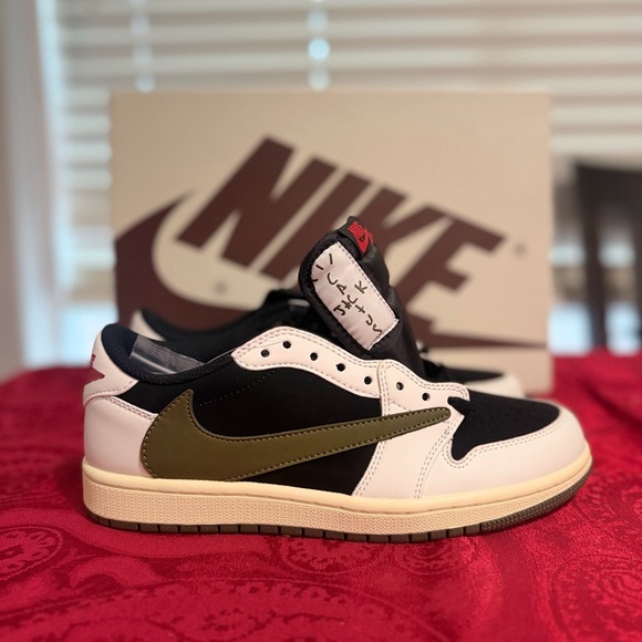 Nike Black and Olive Low-Top Sneakers - Picture 1 of 9